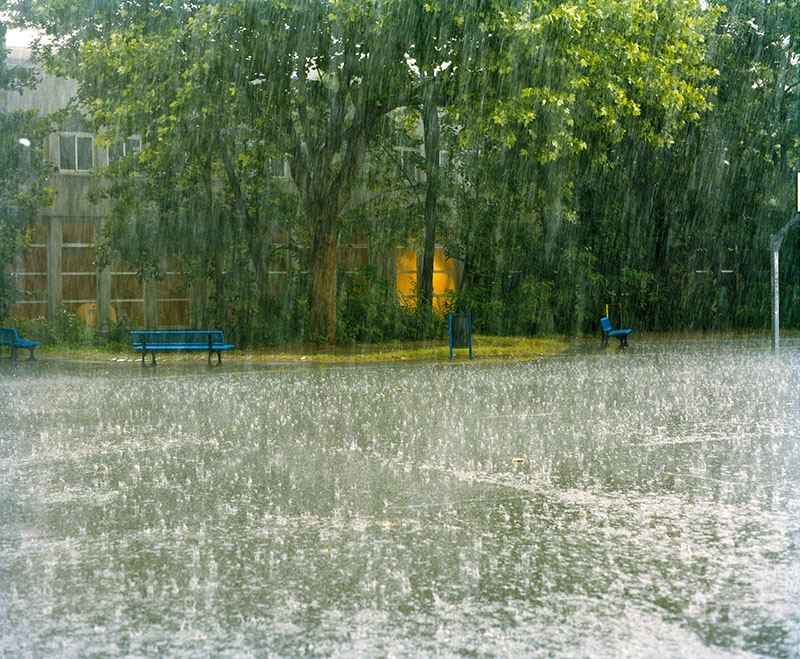 La cour du lycée sous une pluie d’été, cité scolaire Jean-Jaurès, Montreuil, 2010