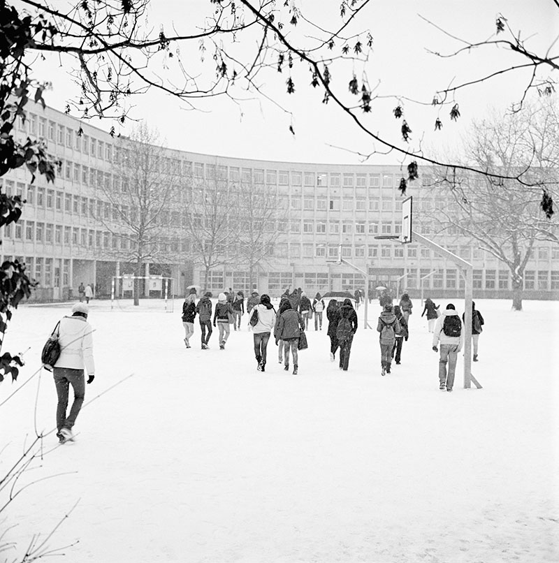 La cour du lycée en hiver, cité scolaire Jean-Jaurès, Montreuil, 2009
